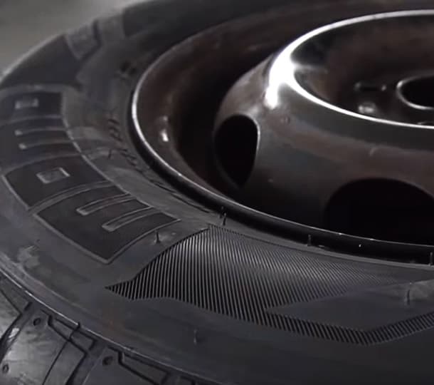 Teste: pneus RISCADOS vs. REMOLD vs. MOMO M20 - Levando os 175/70 R13 ao limite na pista | feat. Alta RPM
